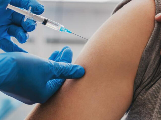 https://clinicahavana.com/wp-content/uploads/2023/03/Flu-shot-640x480.jpg